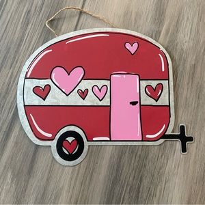 Vintage Valentine’s Day Camper Metal Wall Hanging Decoration
